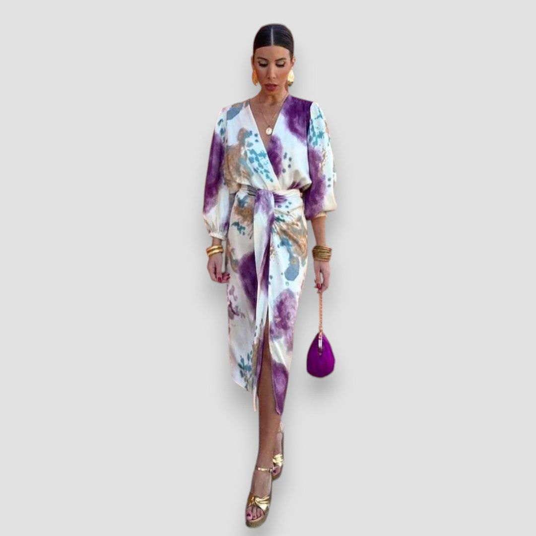 Callie | Elegantné fialové šaty s véčkovým výstrihom